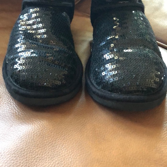Girls UGG classic short II sequin Boots - Picture 8 of 8
